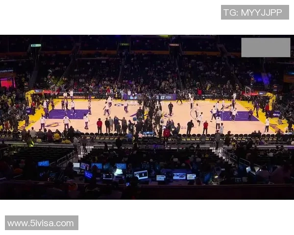 2008年NBA季后赛湖人对决马刺的激烈战斗与精彩瞬间回顾