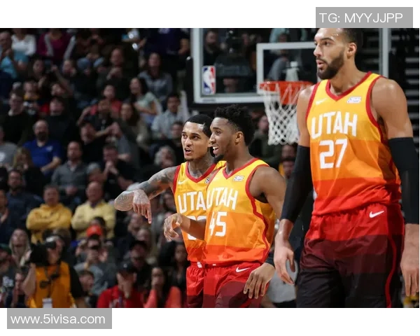 多诺万米切尔带领球队奋勇争先展现超凡篮球才华与领袖魅力