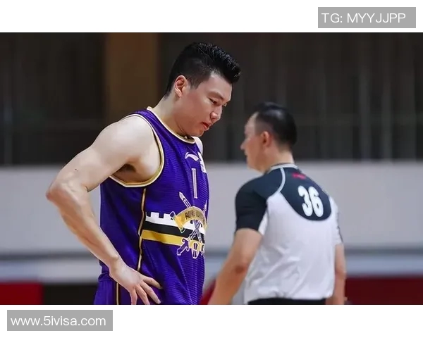 李根：从篮球场上的拼搏到人生旅途的坚持与成长