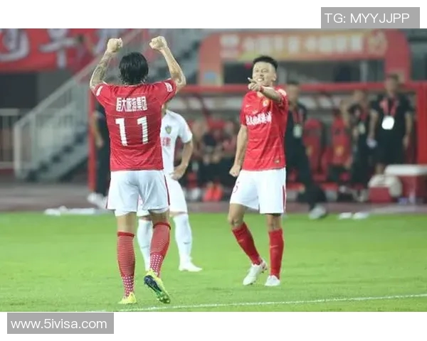 权健与恒大巅峰对决直播盛况回顾及精彩瞬间分析