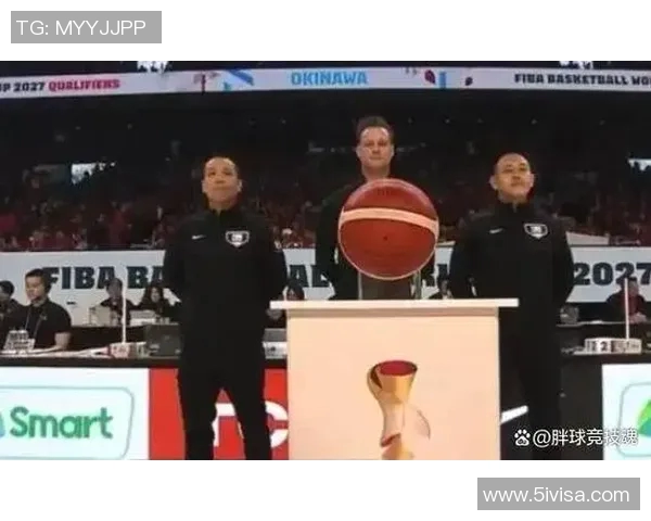 重庆篮球队技术争议引发热议球迷与专家各执己见探讨战术与裁判判罚