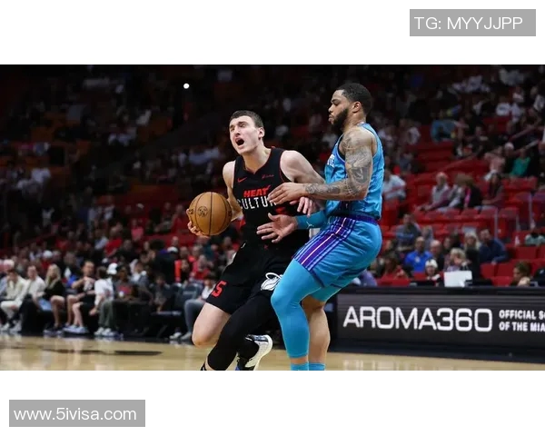 韦德领衔热火对决黄蜂季后赛精彩瞬间回顾与分析